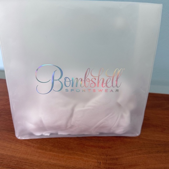 Bombshell sportswear shredded Tee - Picture 2 of 6